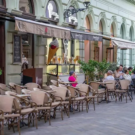 Sukromny Staromestsky V Uzasnej Lokalite/cozy Old-town In A Great Neighborhood Διαμέρισμα