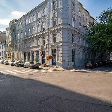 Sukromny Staromestsky V Uzasnej Lokalite/cozy Old-town In A Great Neighborhood Διαμέρισμα *