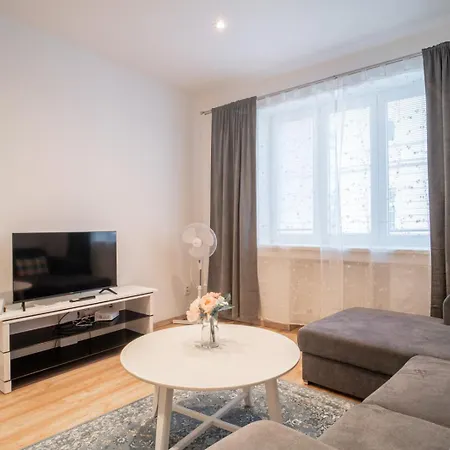 Sukromny Staromestsky V Uzasnej Lokalite/cozy Old-town In A Great Neighborhood *