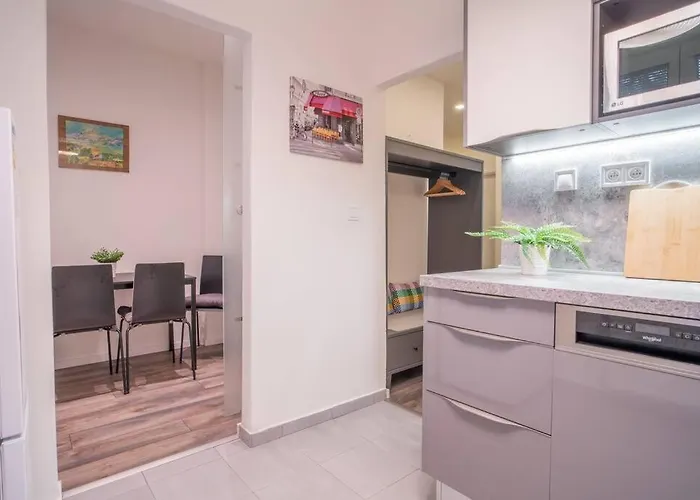 Sukromny Staromestsky V Uzasnej Lokalite/cozy Old-town In A Great Neighborhood * Bratislava