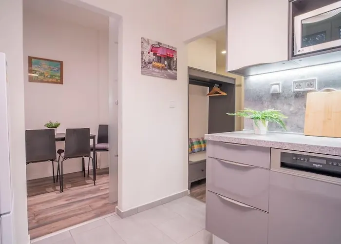 Appartement Sukromny Staromestsky V Uzasnej Lokalite/cozy Old-town In A Great Neighborhood *