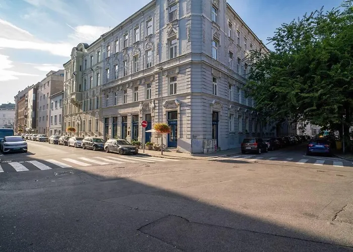 Sukromny Staromestsky V Uzasnej Lokalite/cozy Old-town In A Great Neighborhood Appartement *